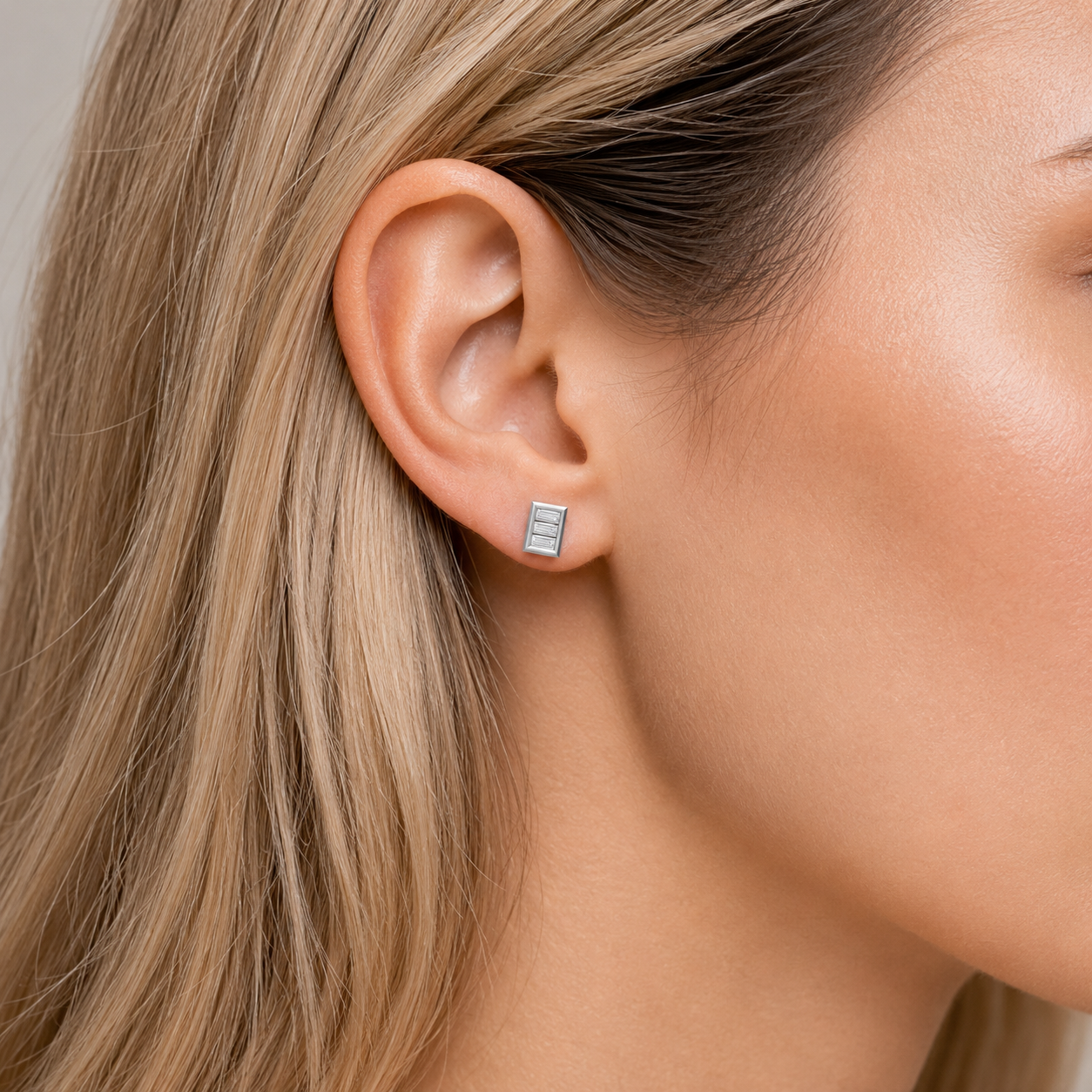 Baguette Diamond Stud Earrings in 14K Gold