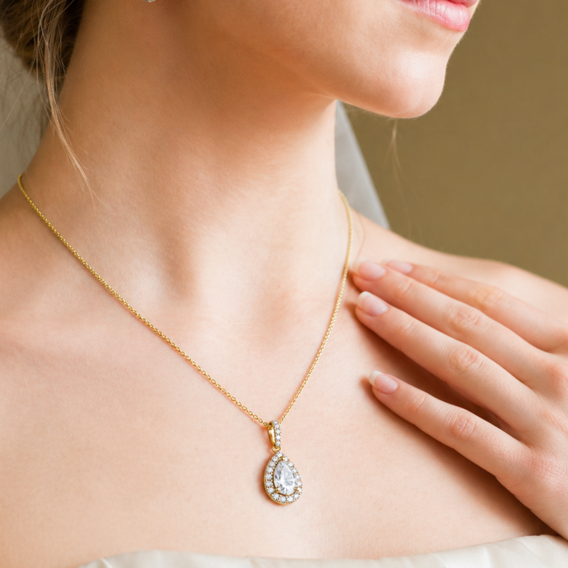 Lumière Pear Halo Pendant Necklace in 14K Gold