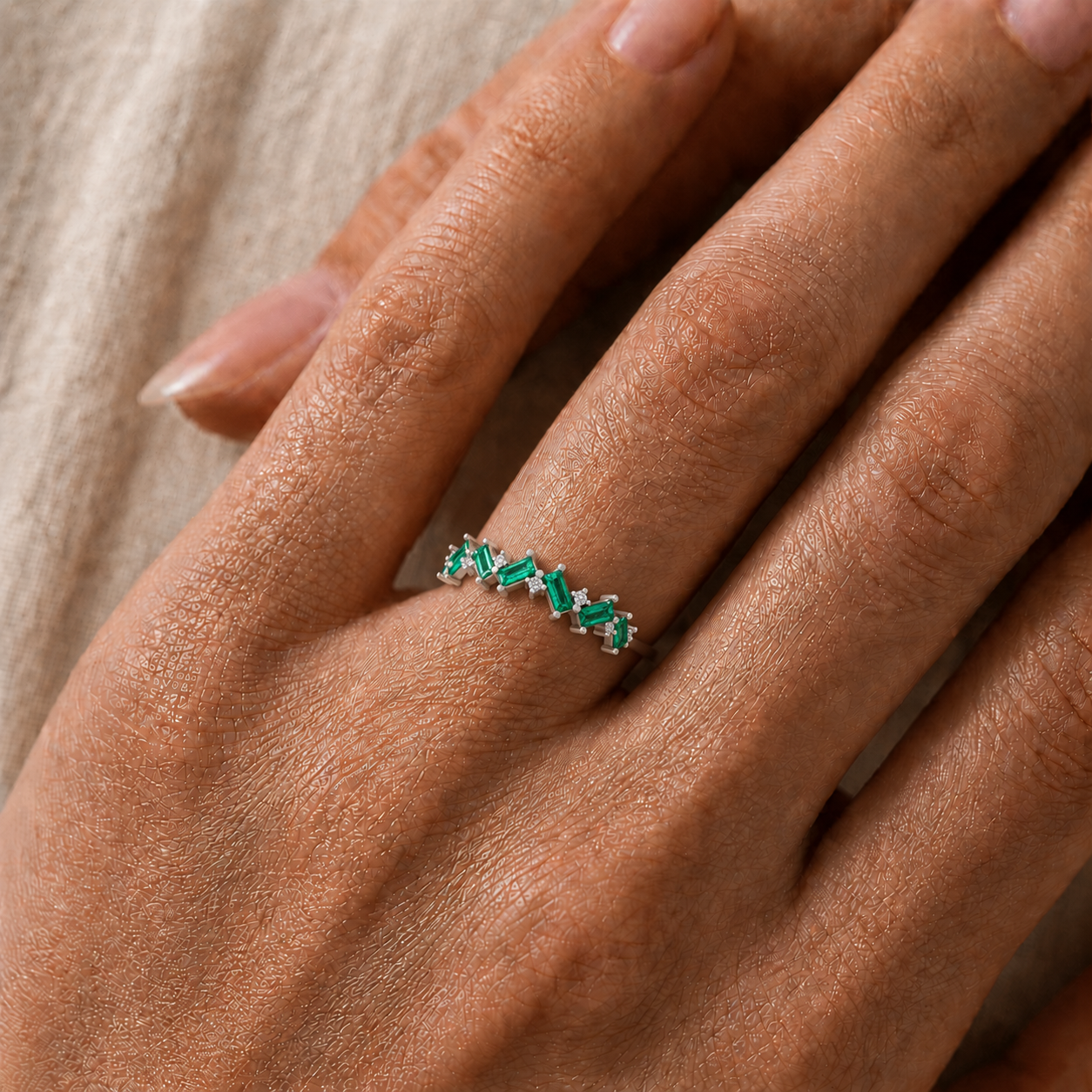 Emerald Abstract Band Ring in 18K Gold