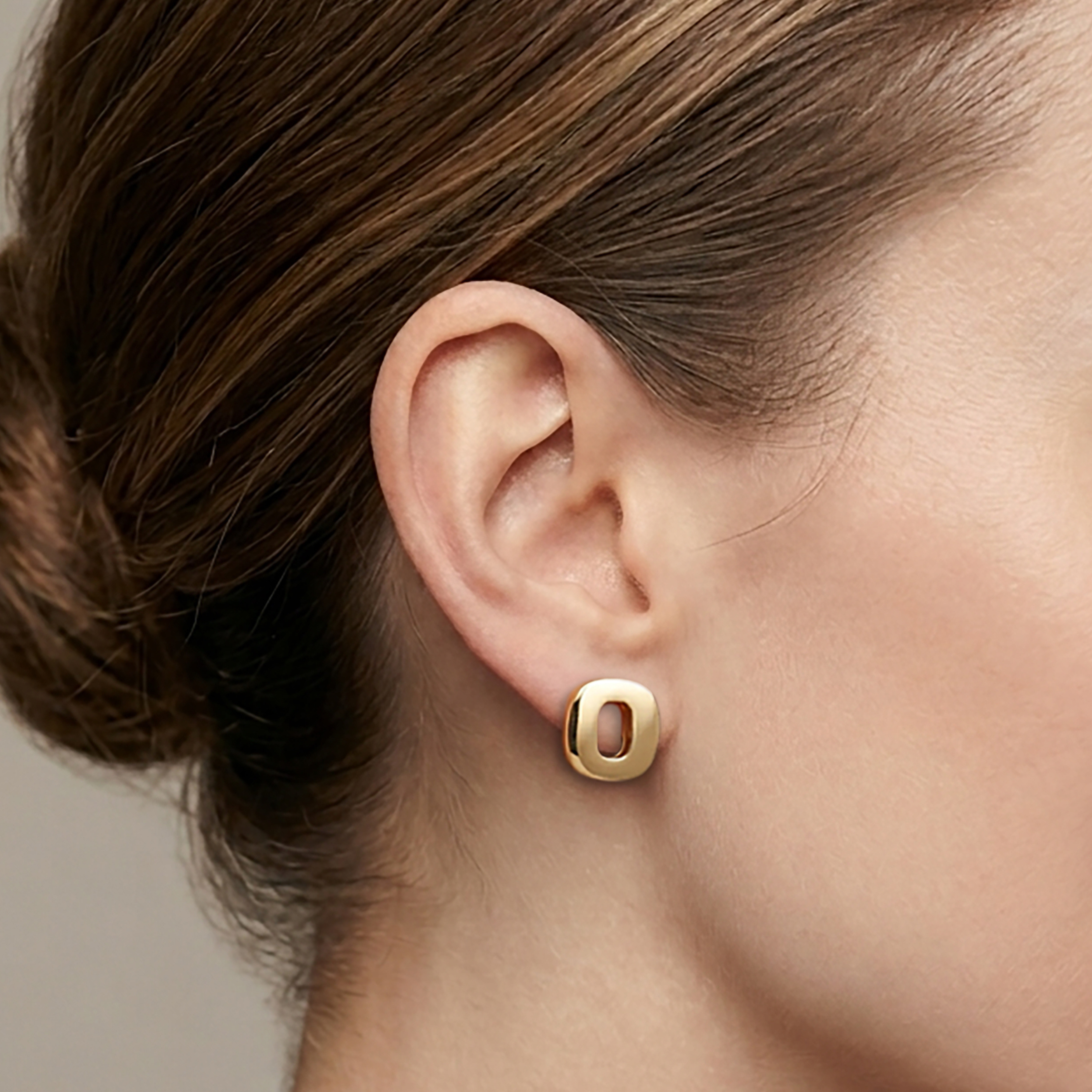 Modern Oval Cutout Stud Earrings in 14K Gold