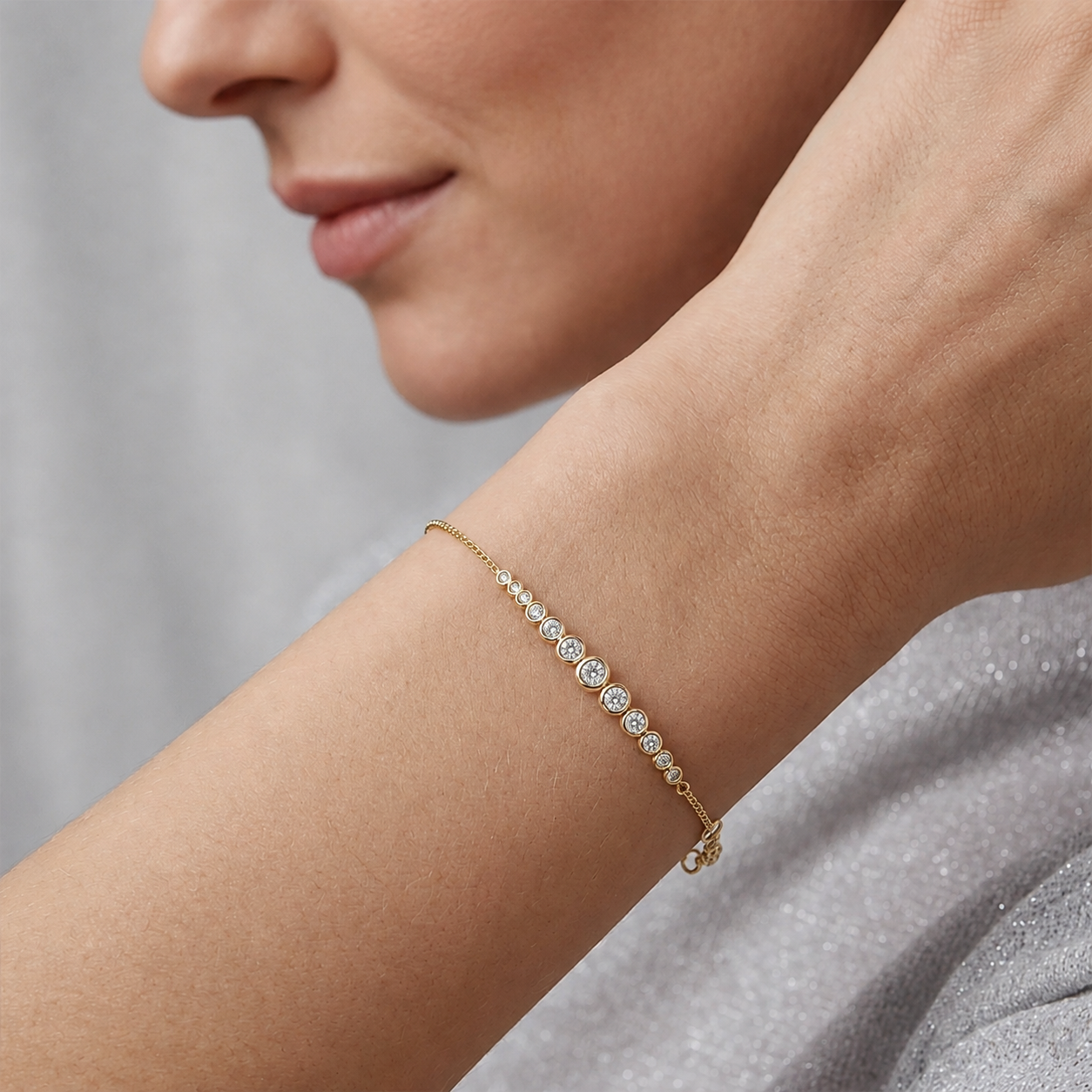 Graduating Bezel Diamond Bracelet in 14K Gold