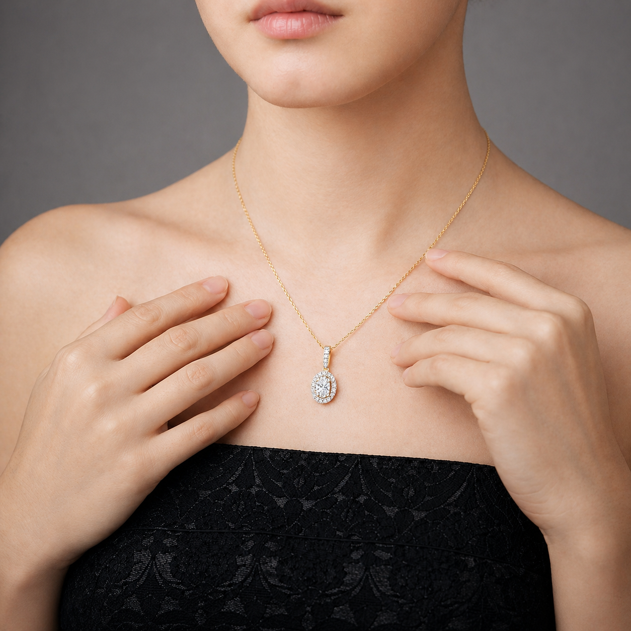 Lumière Oval Halo Pendant Necklace in 14K Gold