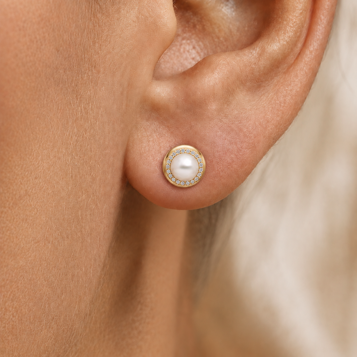 Pearl & Diamond Stud Earrings in 14K Gold