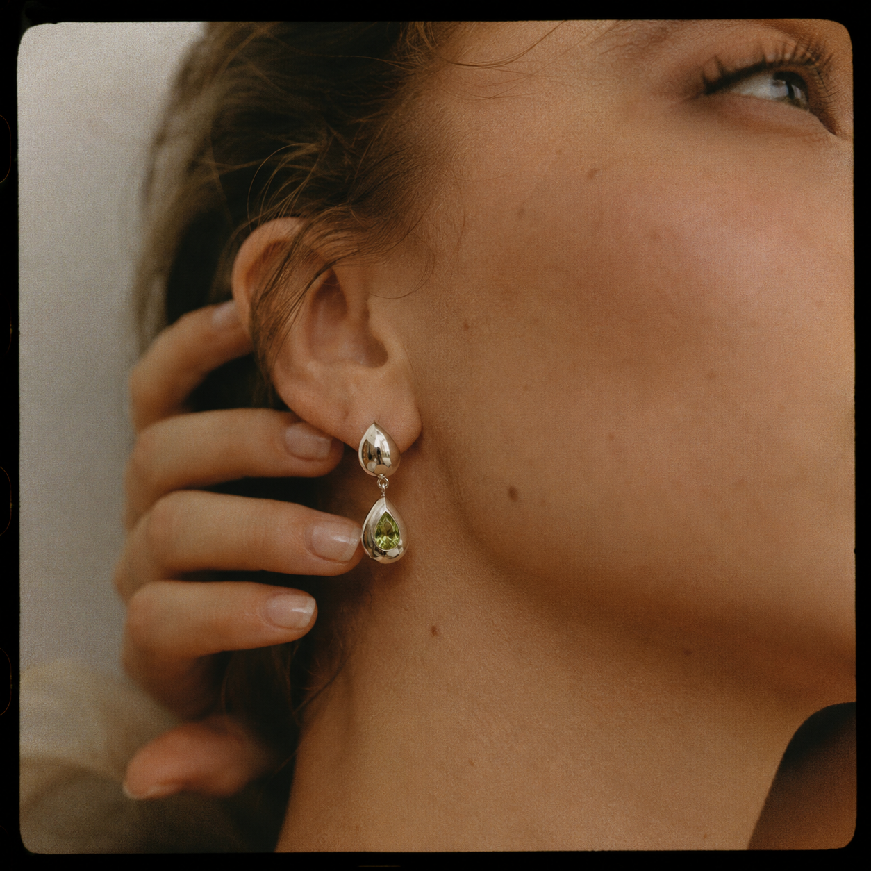 Retro Peridot Teardrop Earrings In 14K Gold