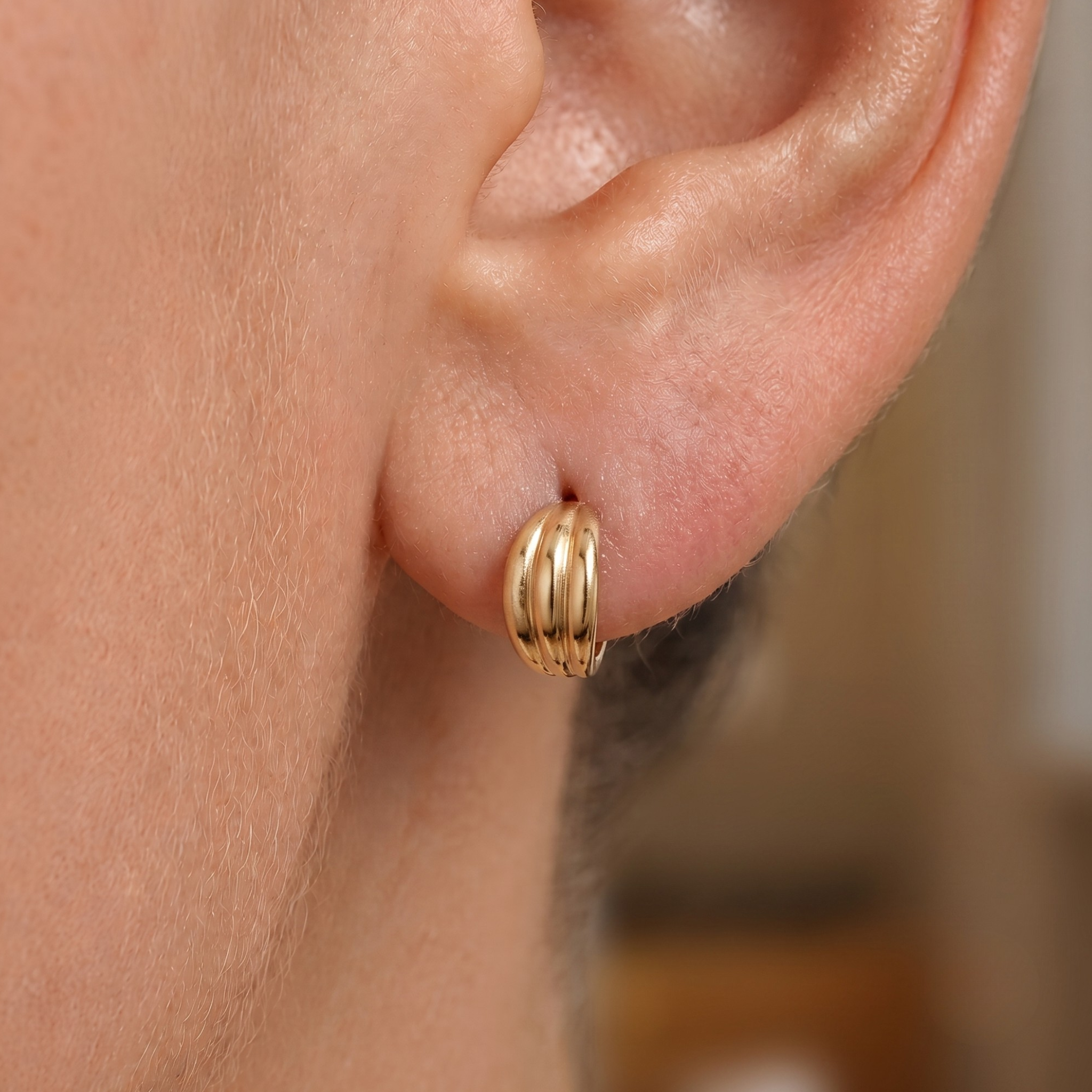 Ribbed Huggie Hoop Earrings in 14K Gold